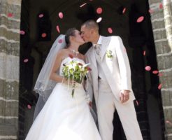 朝までお祝いするフランスの結婚式はアイデアと体力勝負！