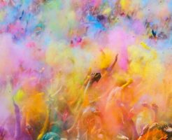 インドの春と言えば、カラフルな色のお祭り【ホーリー】です！
